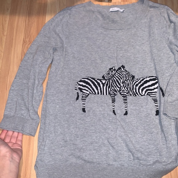 Reitmans | Zebra Crewneck Size Medium - Picture 5 of 6